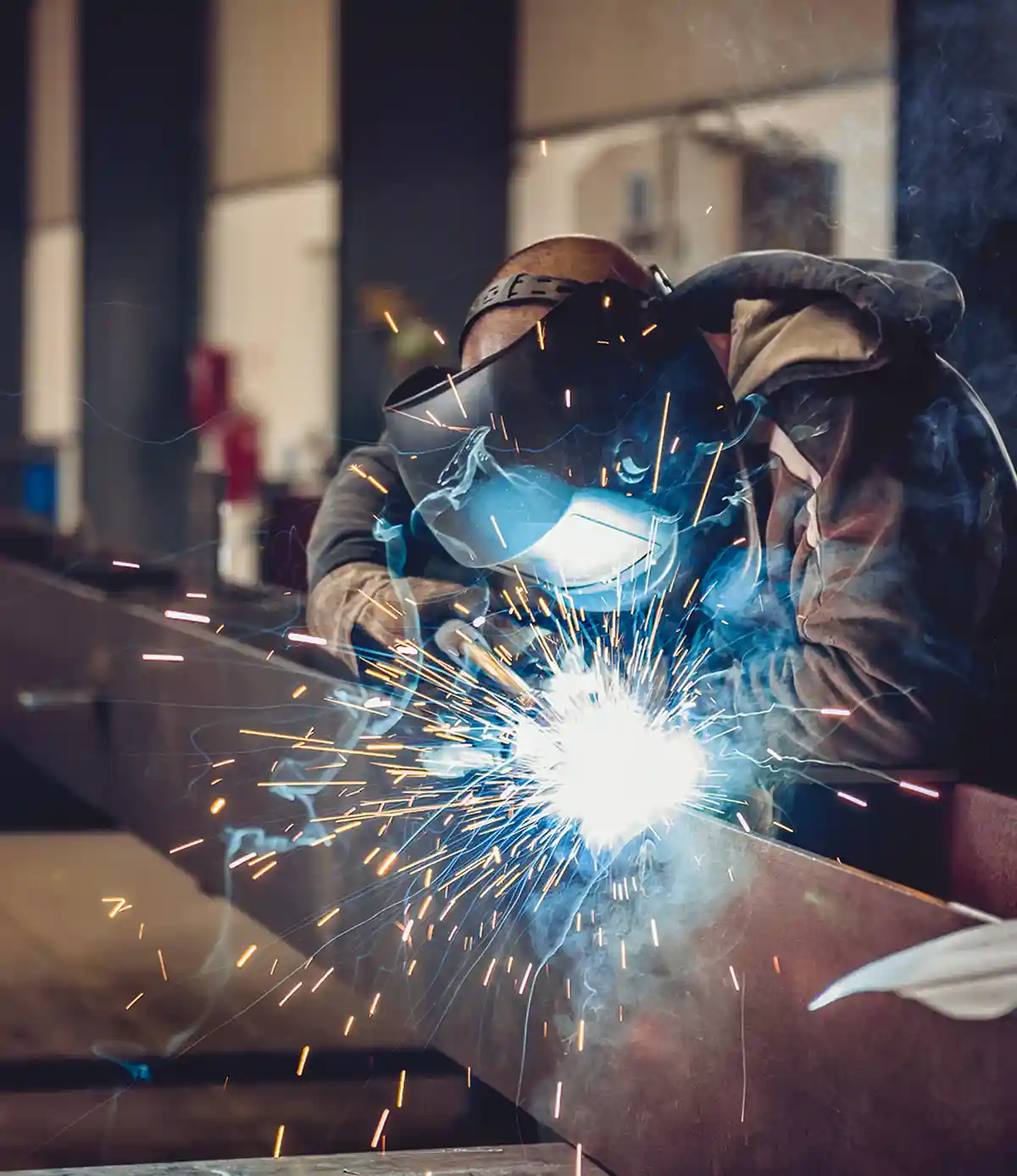 Industrielles Schweißgerät mit Brenner